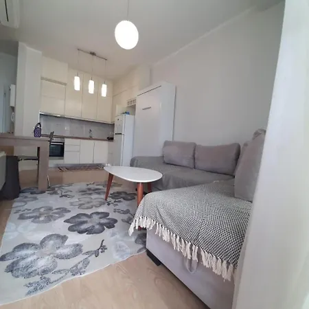 Apartment In The Heart Of Komuna E Parisit *