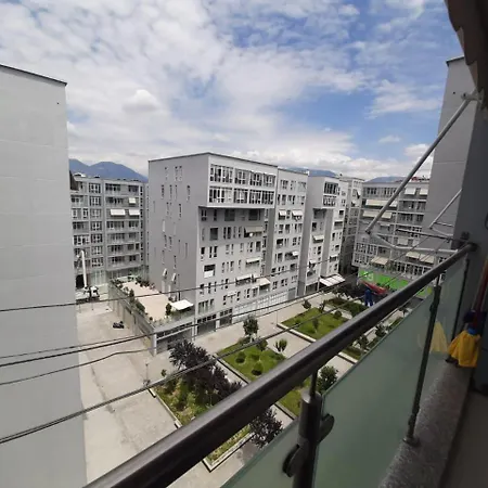 Apartment In The Heart Of Komuna E Parisit *