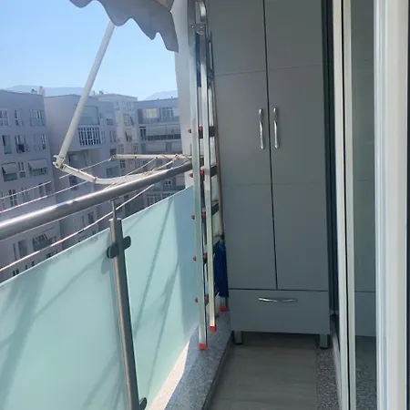 In The Heart Of Komuna E Parisit Apartment