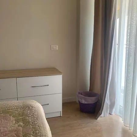In The Heart Of Komuna E Parisit Apartment *