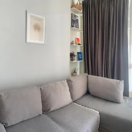 In The Heart Of Komuna E Parisit Apartment *